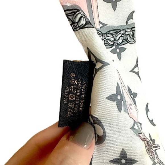 NWT Louis Vuitton Monogram BB Bandeau Pink White Gray 100% Silk Scarf 3x47” - Picture 4 of 7